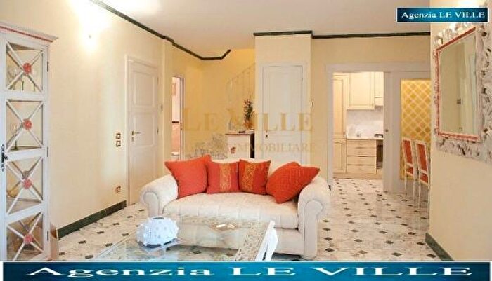 Appartamento con 6 locali in vendita in Pietrasanta