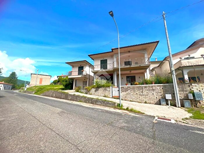 Casa quadrilocale in vendita in Via San Biagio, Cottanello