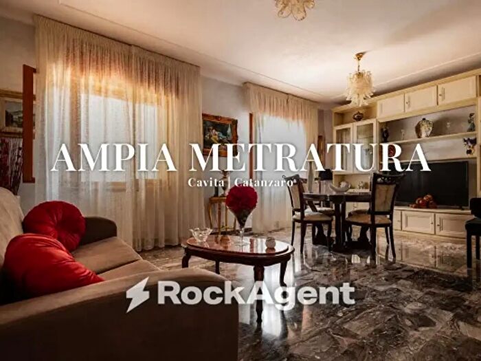 Appartamento con 5 locali in vendita in Traversa Barlaam da Seminara, Catanzaro