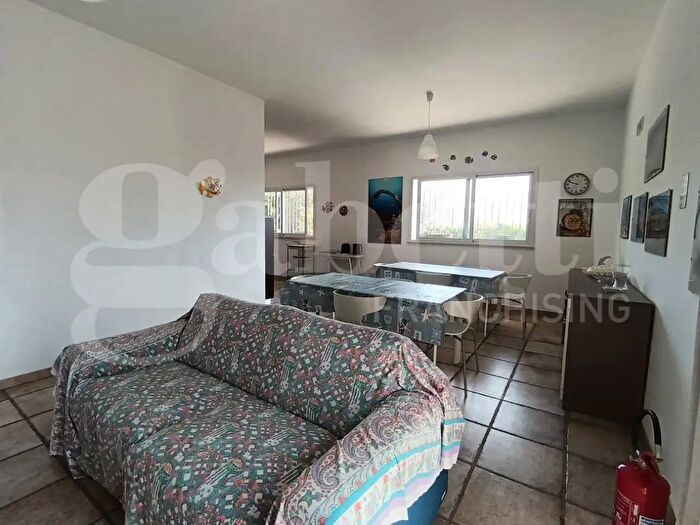 Casa con 8 locali in vendita in Via dell'Airone, Siracusa