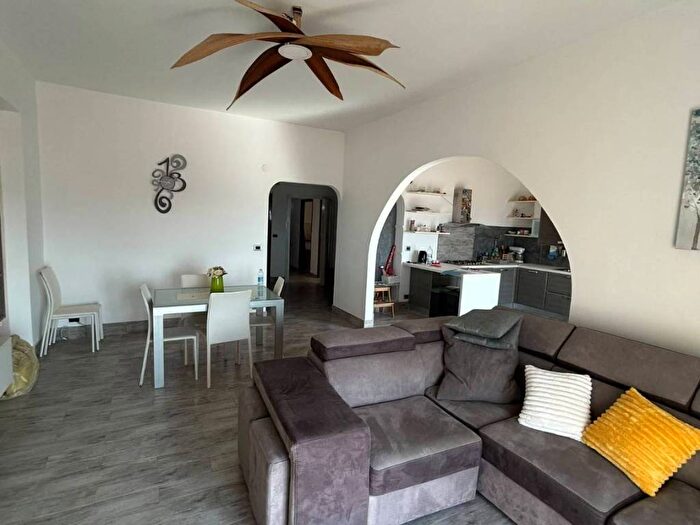 Appartamento con 6 locali in affitto in Via Italia, Favara