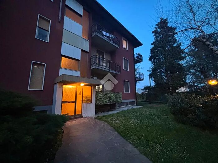 Appartamento quadrilocale in vendita in Via Don Giovanni Paleni, Bonate Sopra