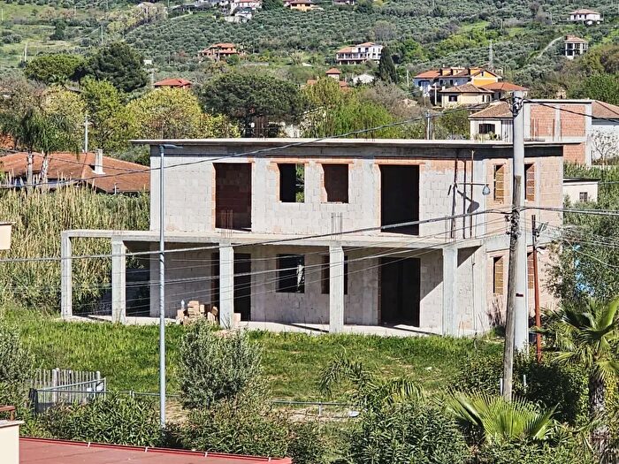 Casa con 8 locali in vendita in Via Santa Rosa, Castellabate