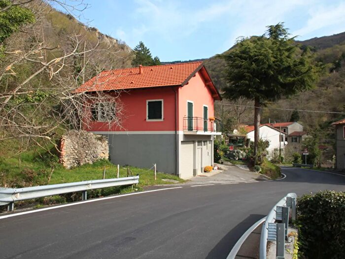 Casa trilocale in vendita in Via Piemonte, Erli