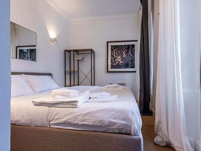 Appartamento monolocale in affitto in Via SantAndrea, Milano