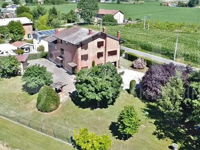 Casa con 10 locali in vendita in Via Biancolina, San Giovanni In Persiceto