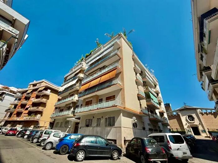 Appartamento bilocale in vendita in Via Santa Bernadette, Roma