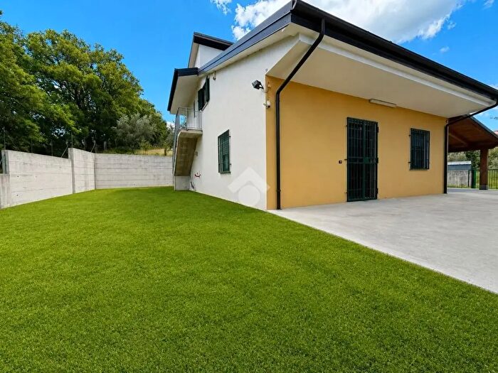 Casa con 7 locali in vendita in Via Insidia, Montalto Uffugo