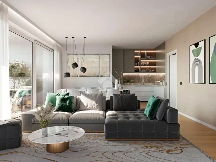 Appartamento trilocale in vendita in Via Novembre, Caronno Pertusella