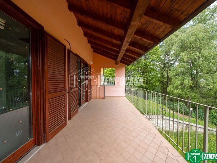 Casa trilocale in vendita in Dorsale Poggio Radioso, Nebbiuno