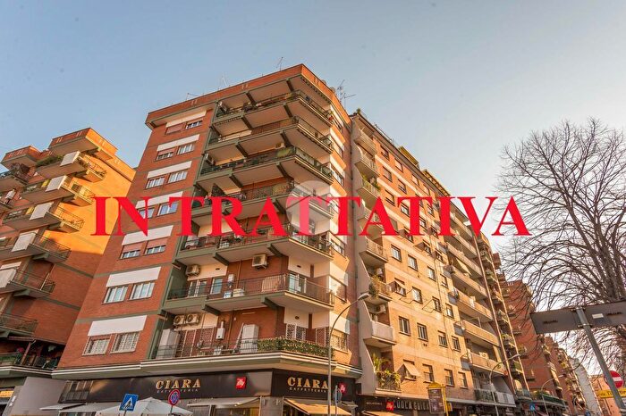 Appartamento trilocale in vendita in Largo Antonio Beltramelli, Roma