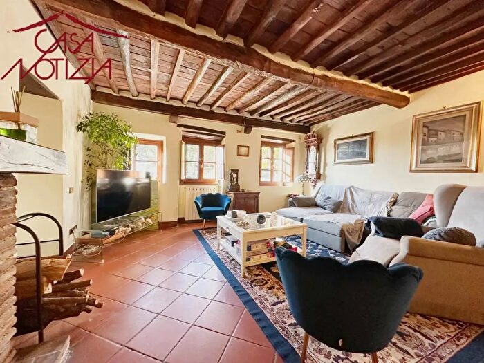 Casa con 15 locali in vendita in Via delle Vitialle, Capannori