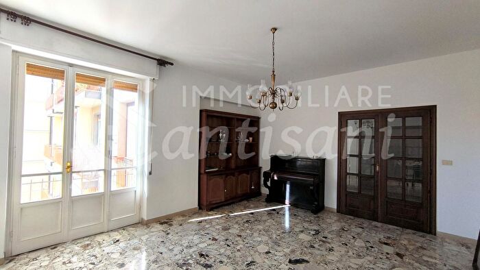 Appartamento con 5 locali in vendita in Via Doni, Firenze