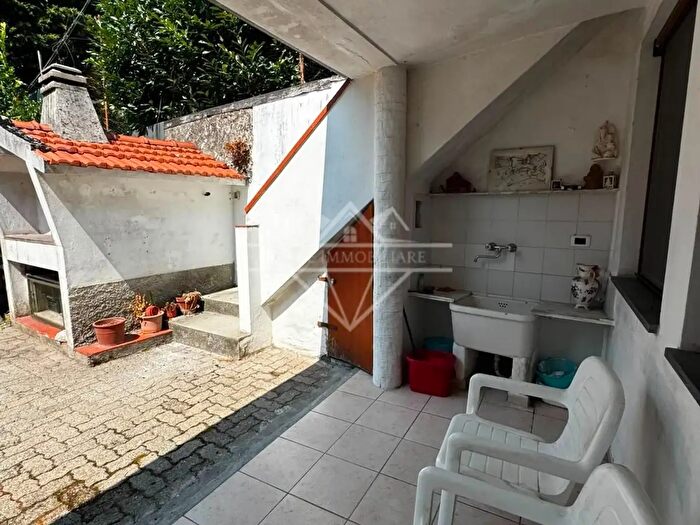 Casa con 8 locali in vendita in Massa