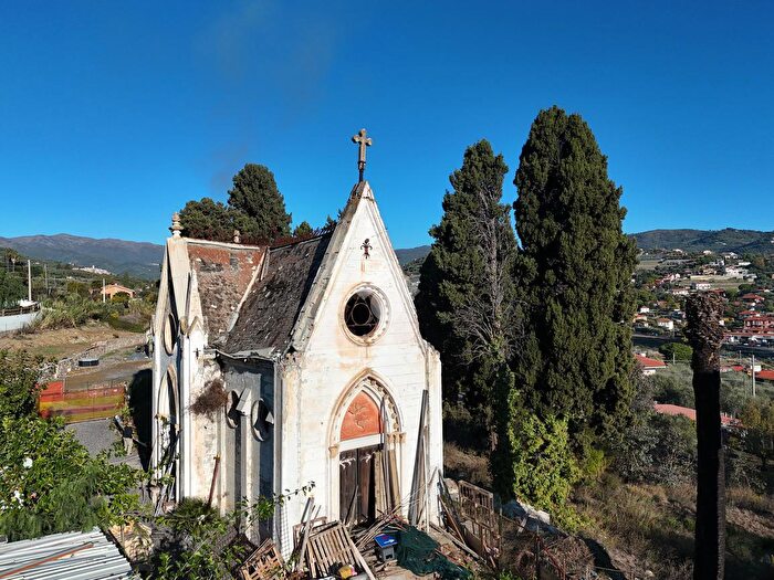 Casa quadrilocale in vendita in Strada Comunale delle Perine, Imperia
