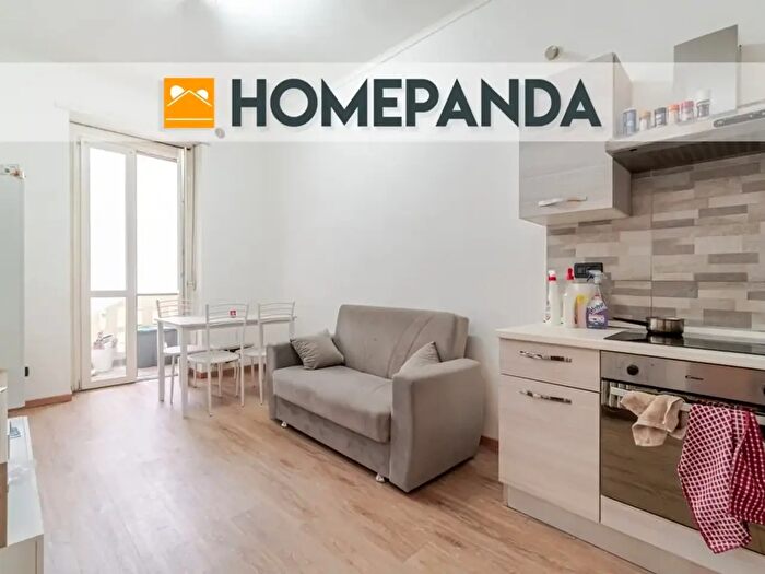 Appartamento trilocale in vendita in Via Tunisi, Torino