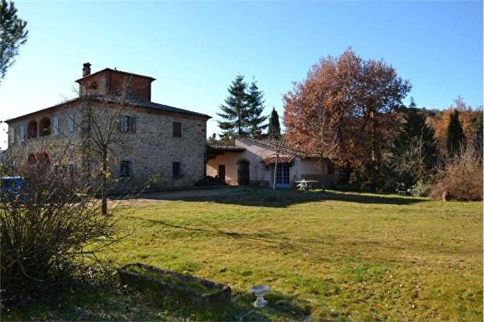 Casa con 6 locali in vendita in Lucignano