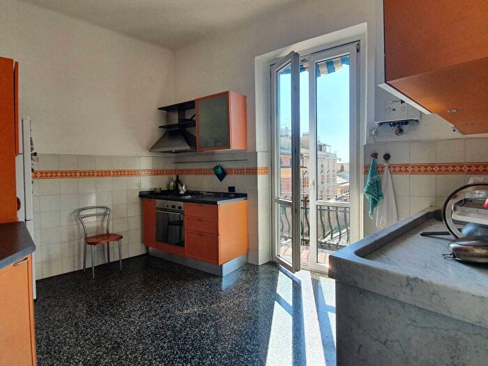 Appartamento trilocale in affitto in Via Antonio Cantore, Sampierdarena, Genova