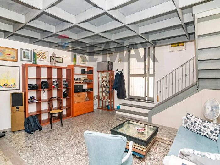 Appartamento trilocale in affitto in Via Padova, Catania