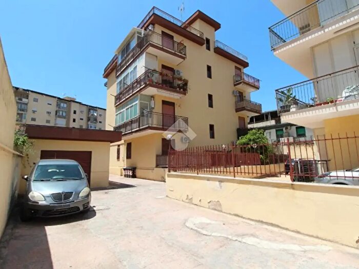 Appartamento trilocale in vendita in Via Fondo Petix, Palermo