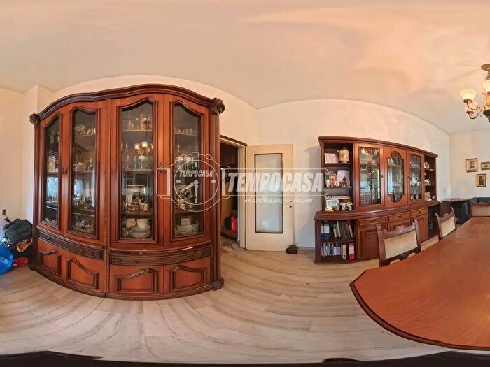 Casa trilocale in vendita in Via Pompeo Litta, Lainate