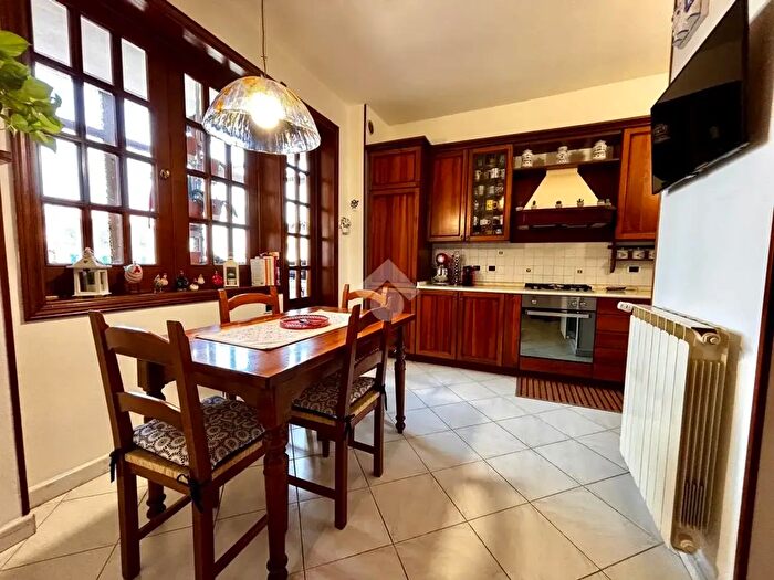 Appartamento quadrilocale in vendita in Via delle Gardenie, Prato