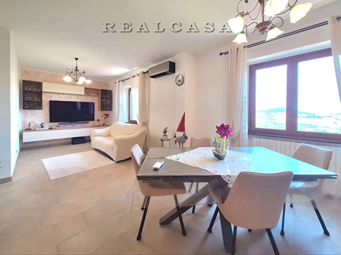 Appartamento con 5 locali in vendita in Santo Stefano, Osimo
