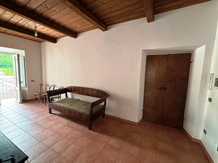 Appartamento con 6 locali in vendita in Esanatoglia