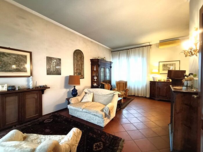 Casa con 7 locali in vendita in Via Venezia, Viareggio