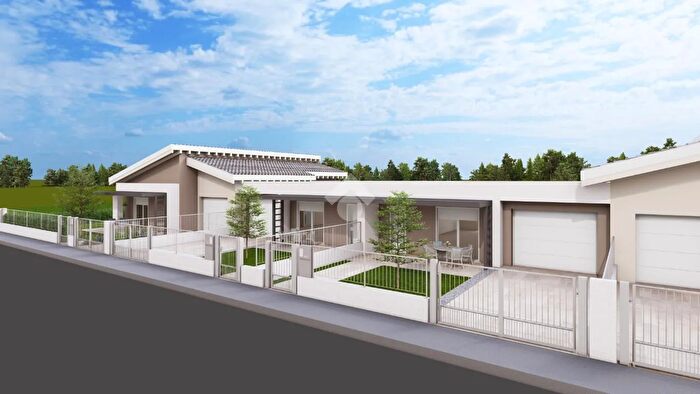 Casa quadrilocale in vendita in Via Adda, Volta Mantovana