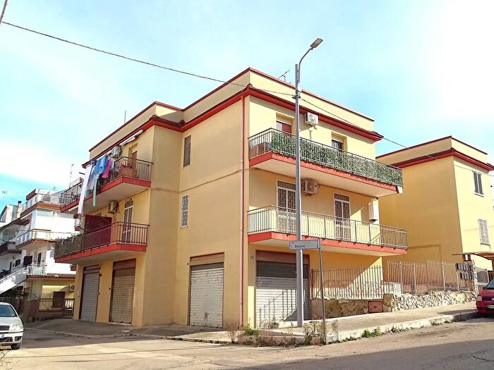 Appartamento trilocale in vendita in Via Verga, Palo Del Colle