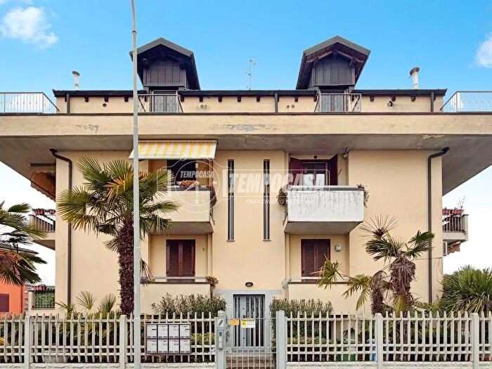 Appartamento trilocale in vendita in Via Lago di Garda, Mulazzano