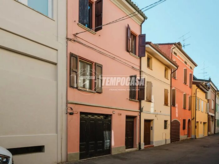 Casa quadrilocale in vendita in Correggio