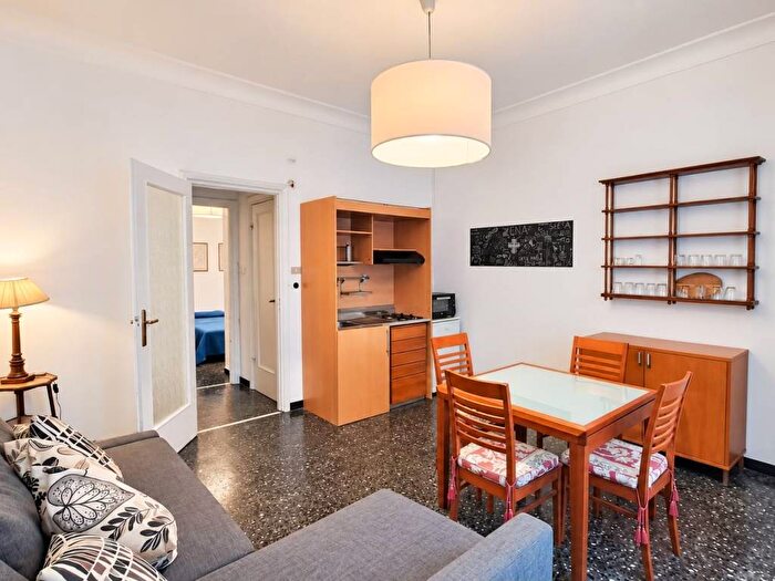 Appartamento trilocale in affitto in Vico di San Matteo, Centro Città, Genova