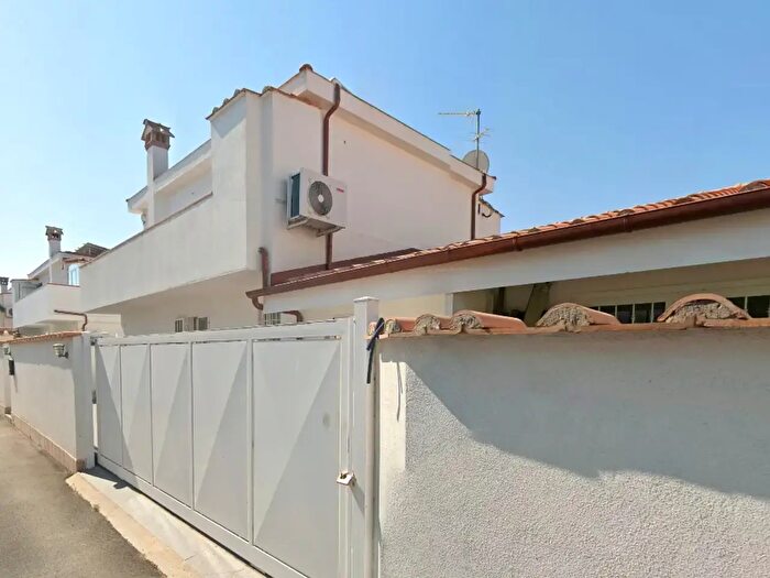 Casa con 5 locali in vendita in Via Franco Vittadini, Roma