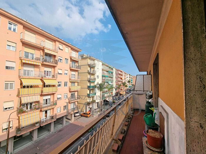 Appartamento trilocale in vendita in Via Colonnello Aprosio, Vallecrosia