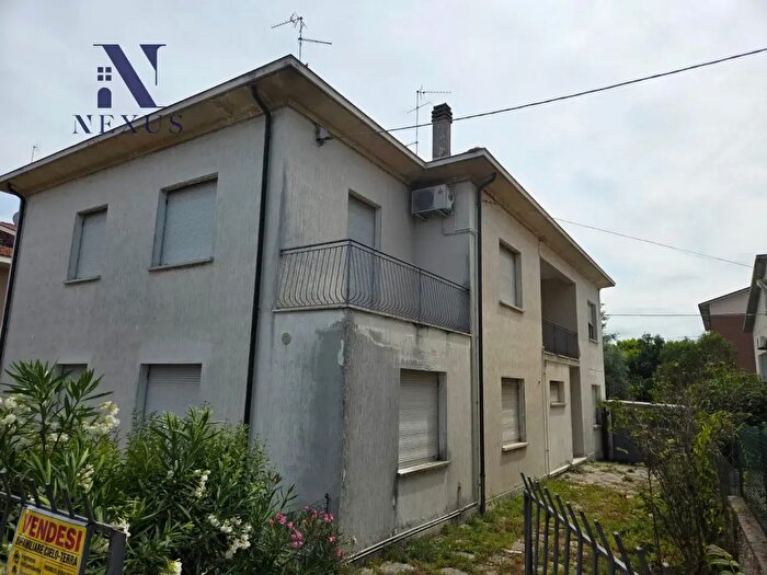 Casa con 5 locali in vendita in Via Caduti del Mare, Fano