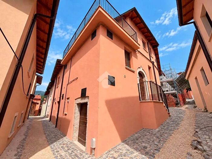 Casa trilocale in vendita in Via degli Arenali, L'Aquila