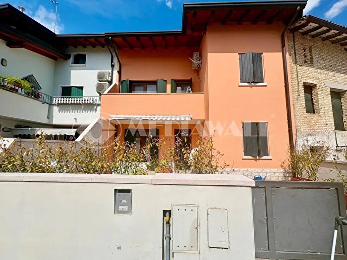 Casa con 6 locali in vendita in Via Monte Grappa, Cordenons