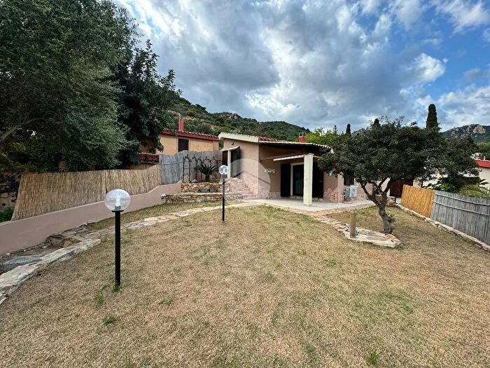 Casa quadrilocale in vendita in Loc Nuraghe Giardone, Villasimius