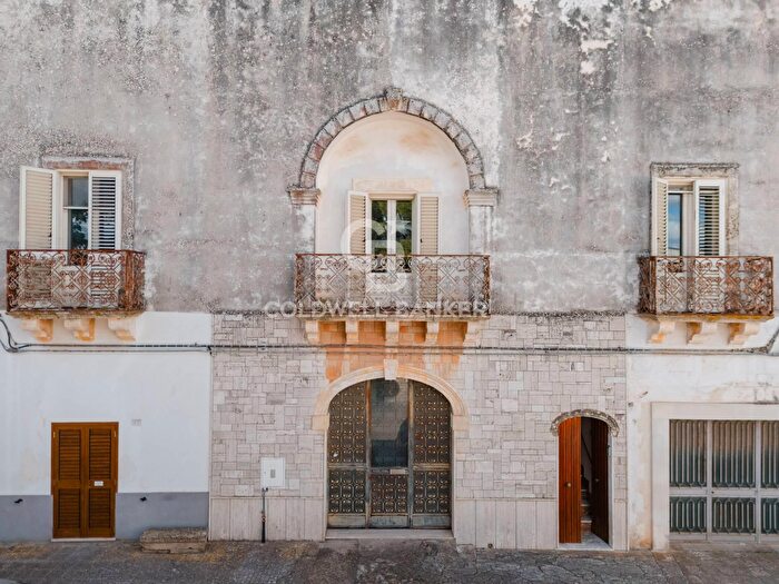 Casa con 11 locali in vendita in Via Duca degli Abruzzi, Soleto