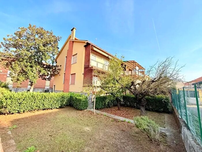 Casa con 6 locali in vendita in Via Cesare Battisti, Alessandria