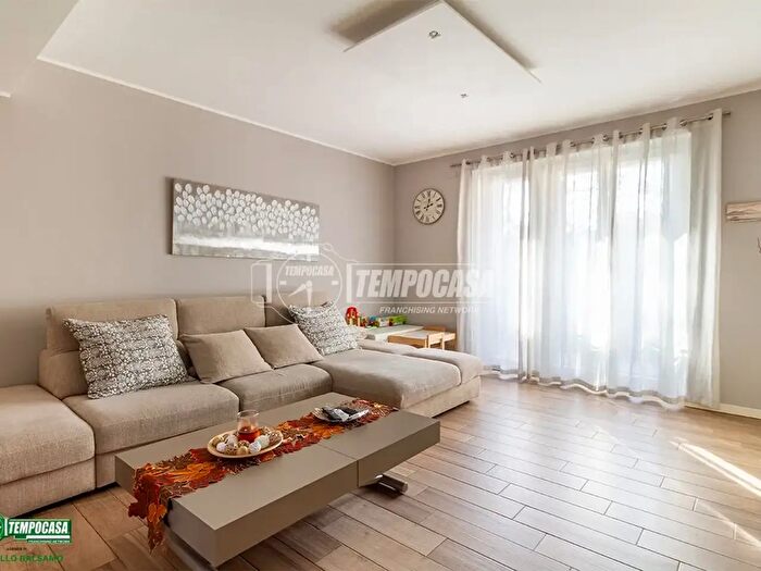 Appartamento trilocale in vendita in Via Martiri Palestinesi, Cinisello Balsamo