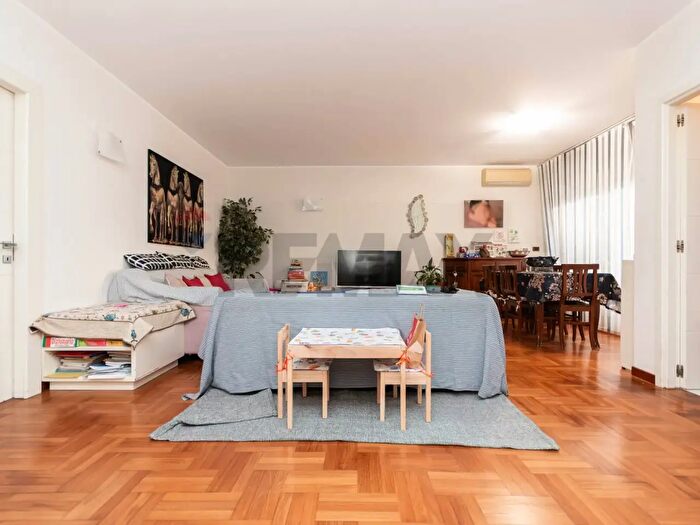 Appartamento con 5 locali in vendita in Via Emilio Salgari, Genova