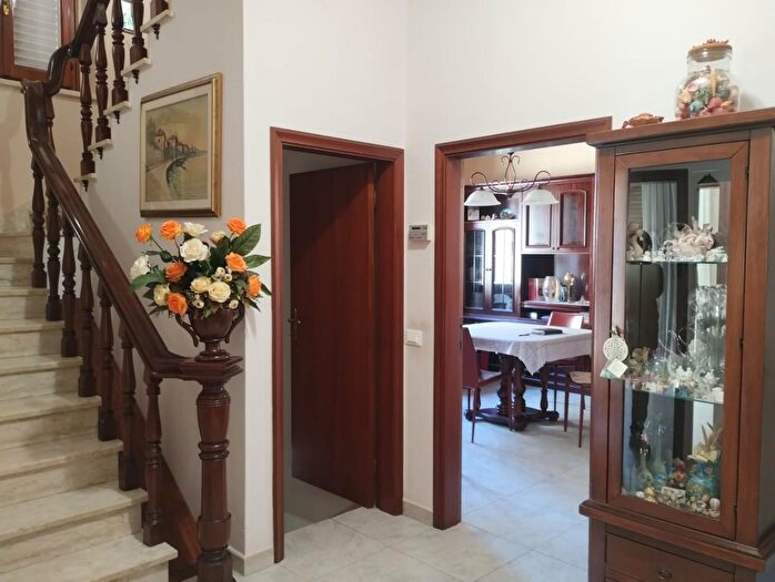 Casa con 5 locali in vendita in Empoli