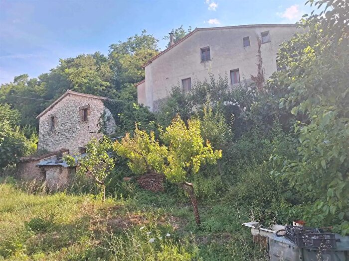 Casa con 6 locali in vendita in San Severino Marche