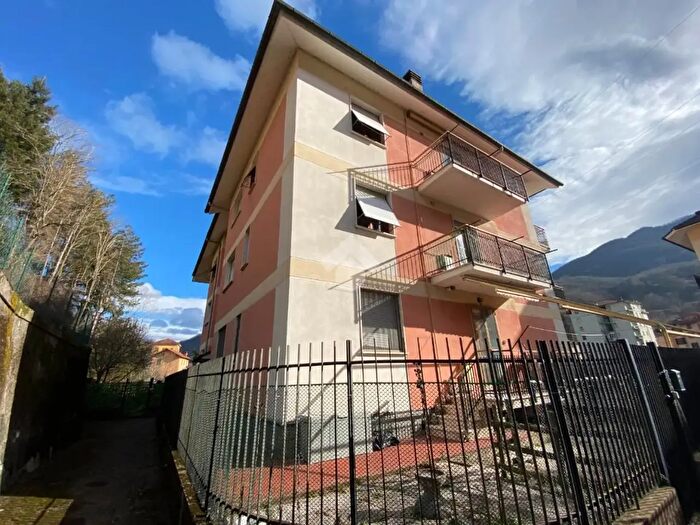 Appartamento quadrilocale in vendita in Via IV Novembre, Montoggio