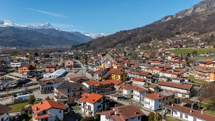 Casa con 7 locali in vendita in Via Ciotte, Rifreddo