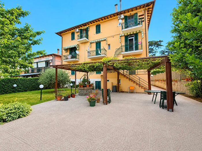Appartamento quadrilocale in vendita in Via Giugno N, Passignano Sul Trasimeno
