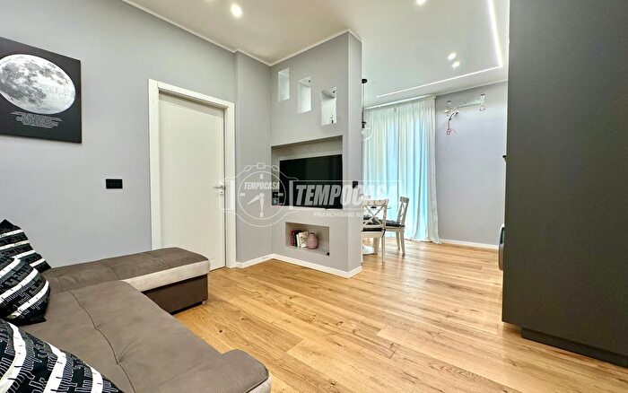 Appartamento trilocale in vendita in Via Giuseppe Galliano, Genova